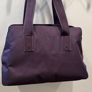 Lululemon Plum Go Getter Bag Heat duffle/ Tote with Leather Handles like new